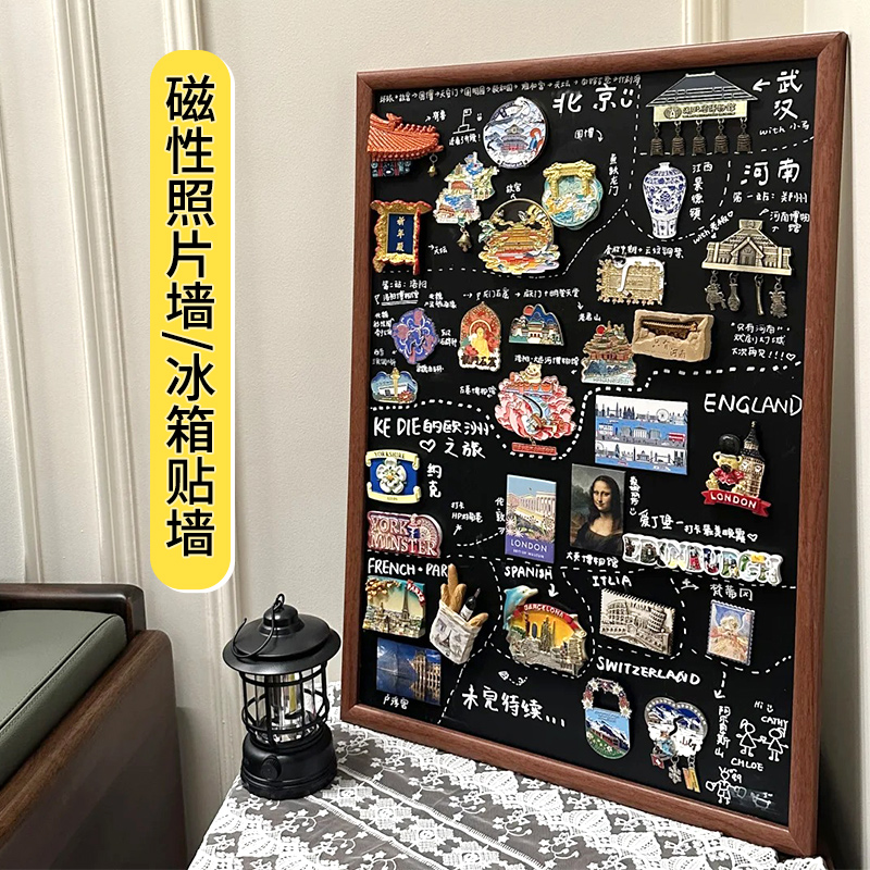 ����������չʾ��ɲ�д���Թ�ǽľ�ƺڰ�װ�ΰ������С�ڰ�