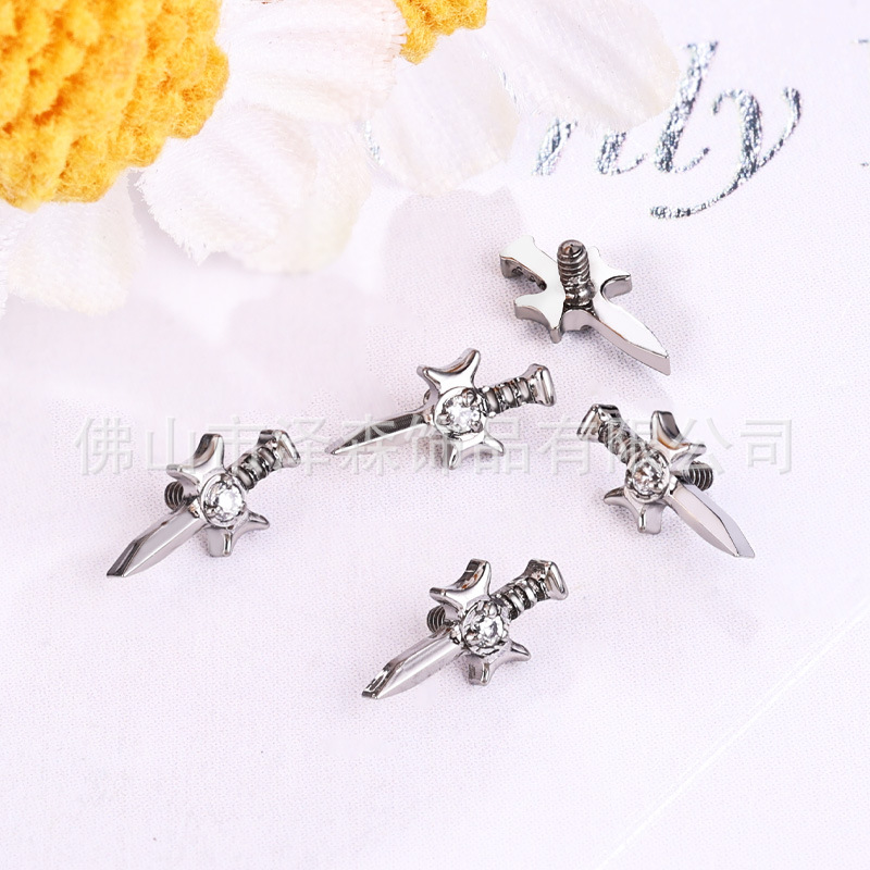 16G labret stud size and finish detail