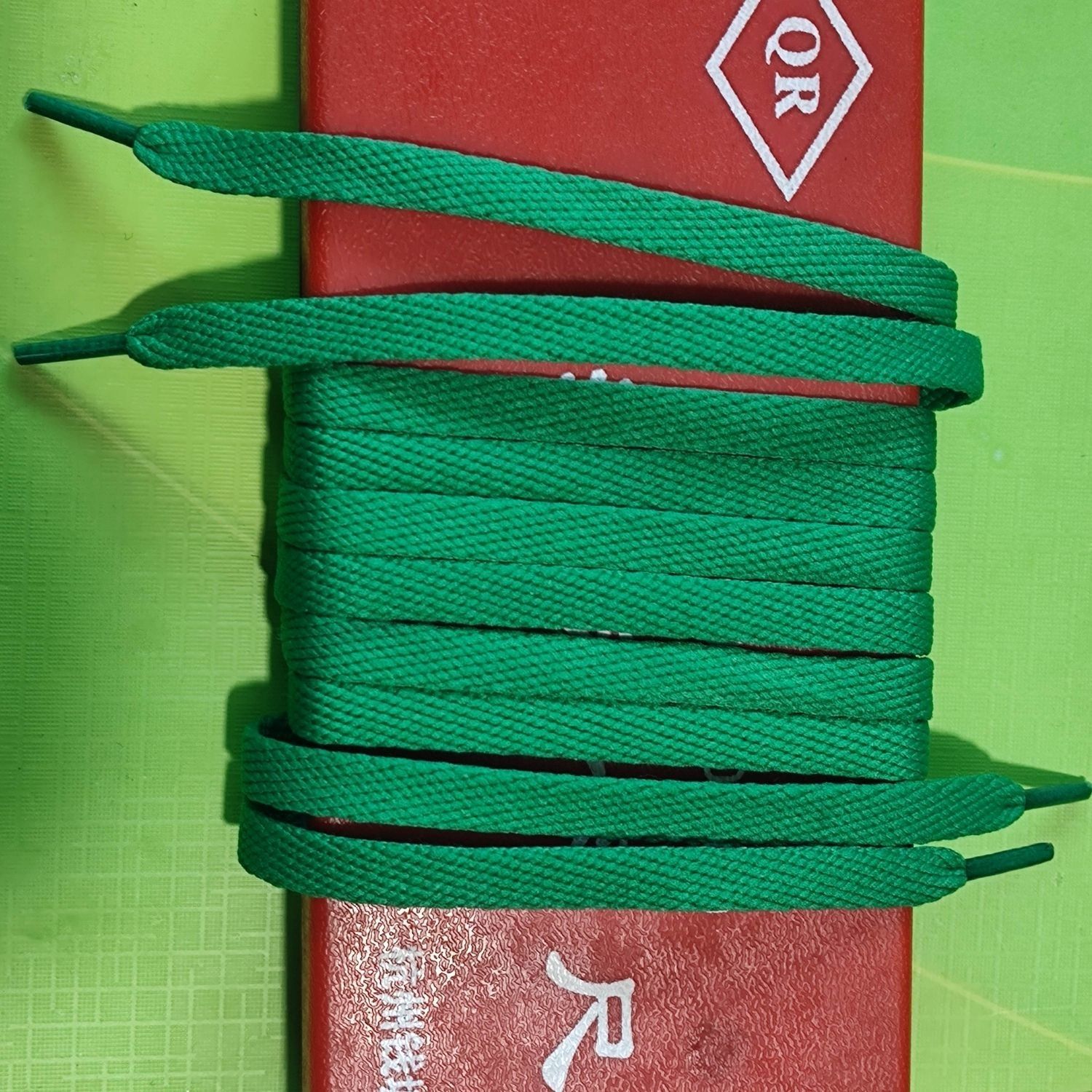 Single layer thickened flat-green