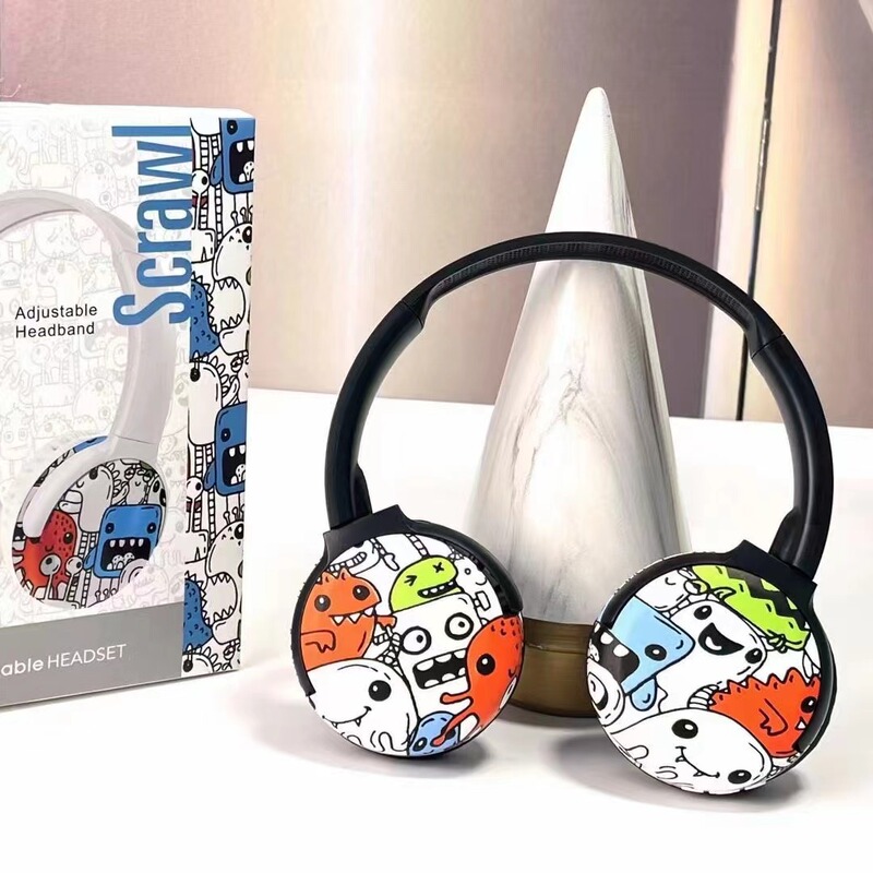 Cross-border explosions camouflage children's students head-mounted wireless bluetooth mobile phone computer headset cheap distribution generation