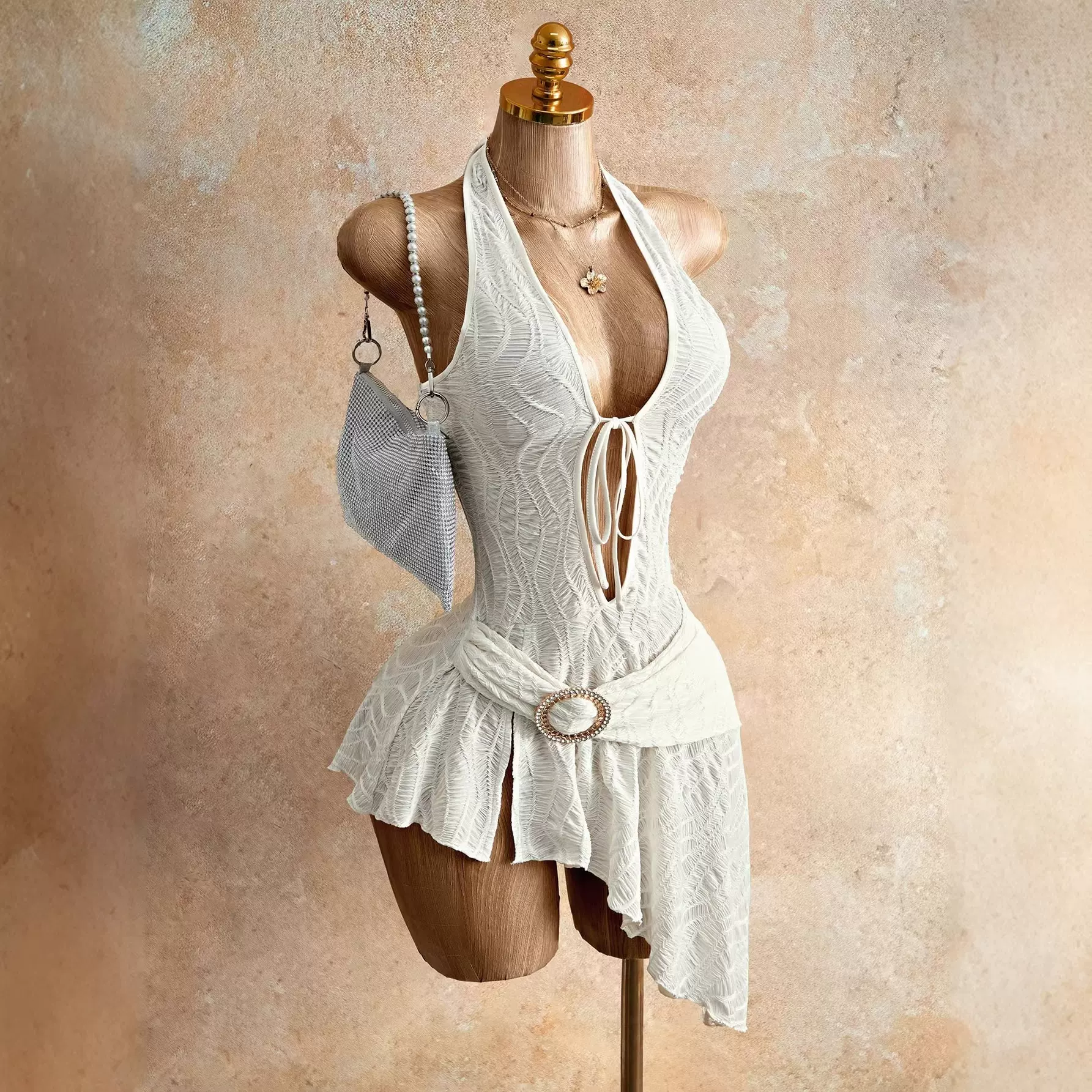 跨境欧美亚马逊新款白色肌理面料挂脖深V绑带不规则性感连衣裙女