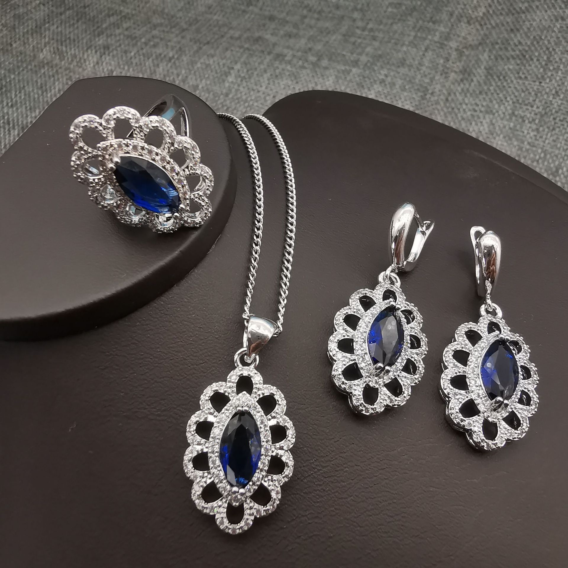 fashionable classic pendant with zircon