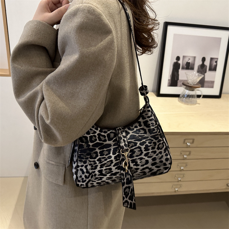 2024 red retro nicho leopardo bolso de brazo otoño invierno nuevo estilo de moda temperamento casual de trabajo viaje bolsa de hombro