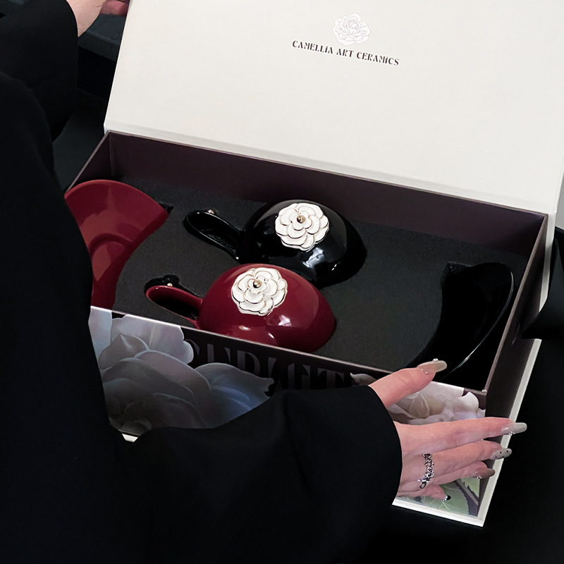 Luz de lujo camellia cerámica pareja taza de café de alto valor de la cara taza de agua de desayuno leche acompañante regalo de mano taza de té de la tarde platos