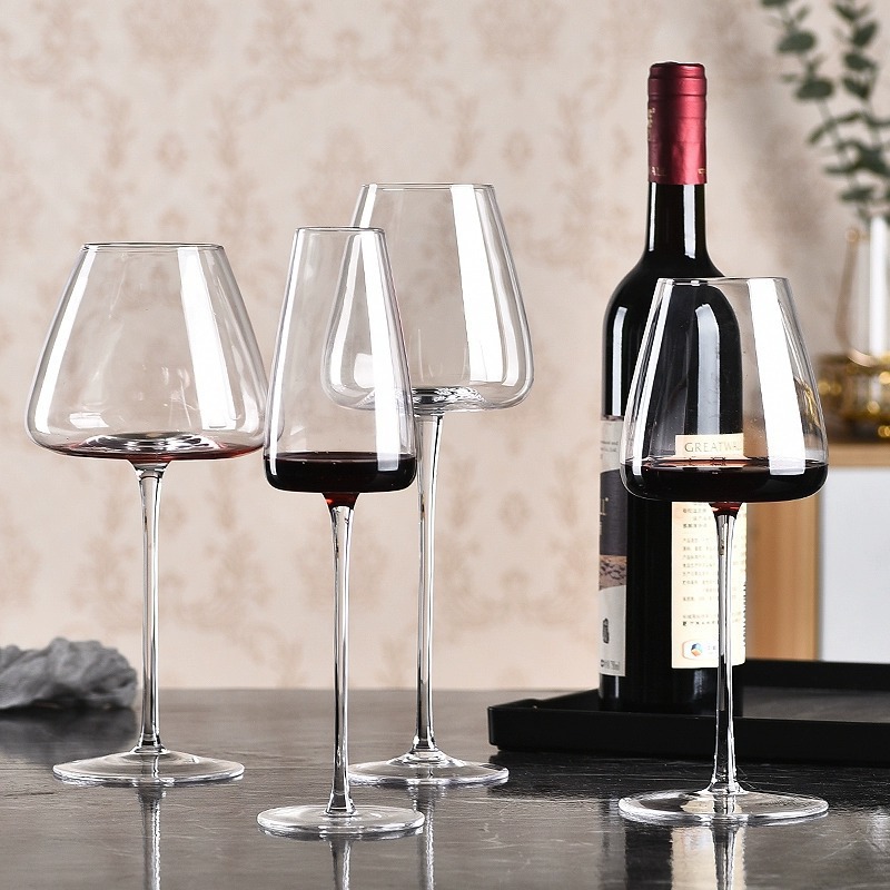 Vaso de vino tinto de Borgoña de vidrio transparente minimalista moderno de lujo ligero para el hogar vaso de vino con ranura de cristal de alta gama