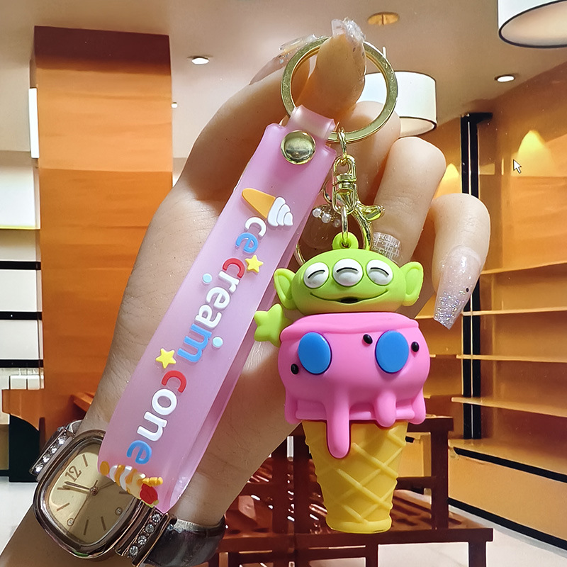 Nuevo oso de fresa helado colgante llavero pareja de la red encantadora bolsa colgante llavero de automóvil exquisito
