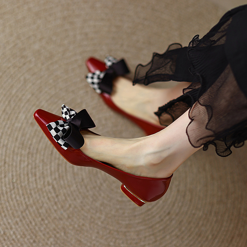 Shallow mouth Flat bottom Single shoes Tip bow 2022 Spring new pattern grace Low-heel Patent leather Claret