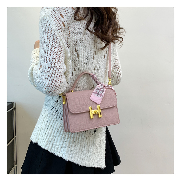 Chain Shoulder Bag 10