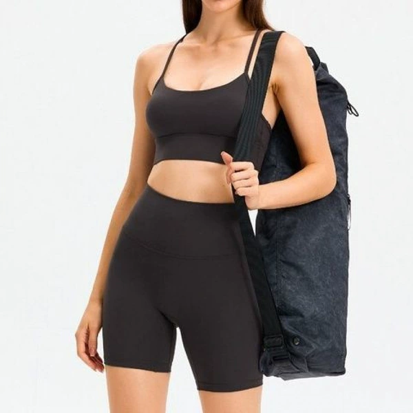 Quarter black with hidden pockets at waist