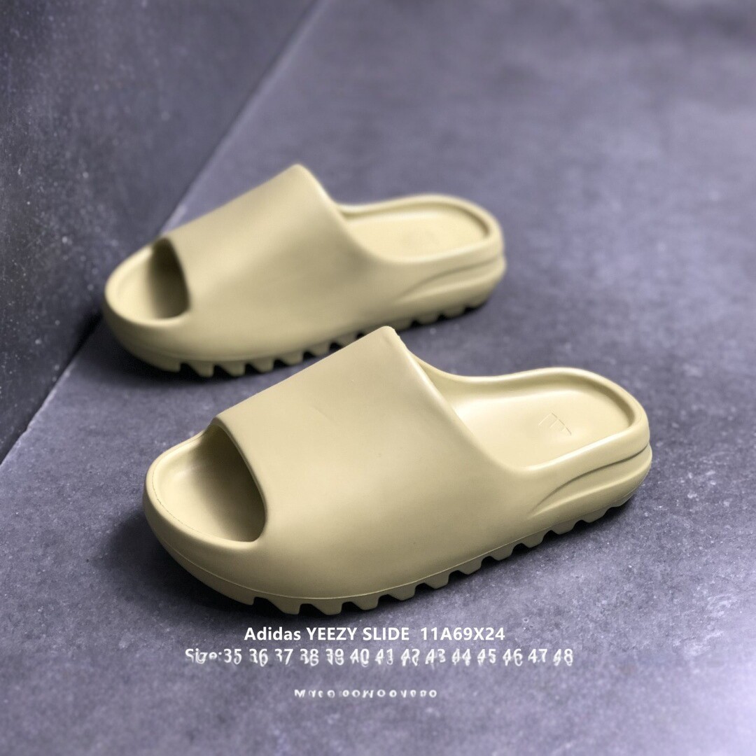 Putian Pure Original Trendy Brand Yeezy Slippers Steel-Printed Version Non-Slip Durable Men's Sandals with a Stepping-On-Clouds Feel Women's Sandals