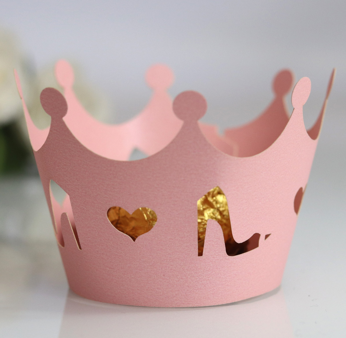 浙江厂家批发 婚庆皇冠高跟鞋款烘焙蛋糕纸杯 镂空围边蛋糕纸托