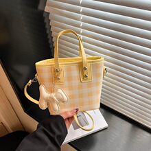 �羳�����������Ů��2026�����¿�ٴ��б���ʱ�м�ԼˮͰ��