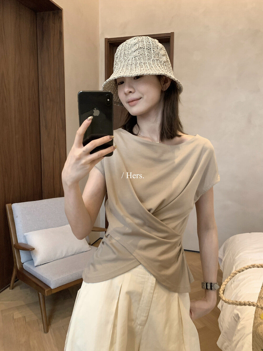 Áo thun nữ tay ngắn cổ tròn phong cách Hàn Quốc, thiết kế lưng xẻ khoét lệch — màu đen, Xám khói, trắng ngà, màu hồng chi tiết 32