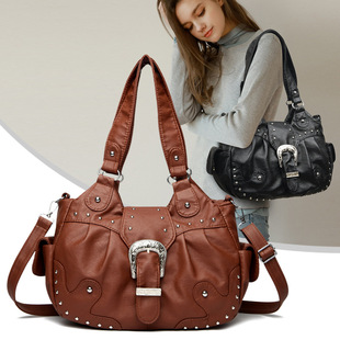 �羳�¿�Ůʿ�μ����Ů�W���r������Ů���������e�ٴ�б�����ذ�