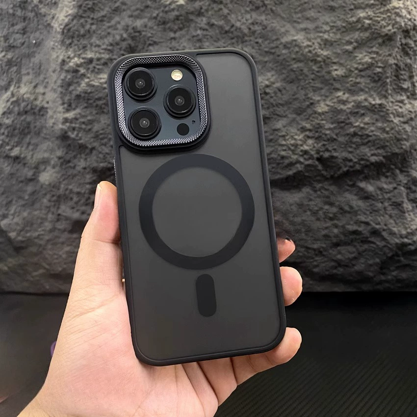 Чехол для телефона Apple iPhone 16 серии, матовый прозрачный силикон, защитa магнитного объектива, толщина 1,5 мм