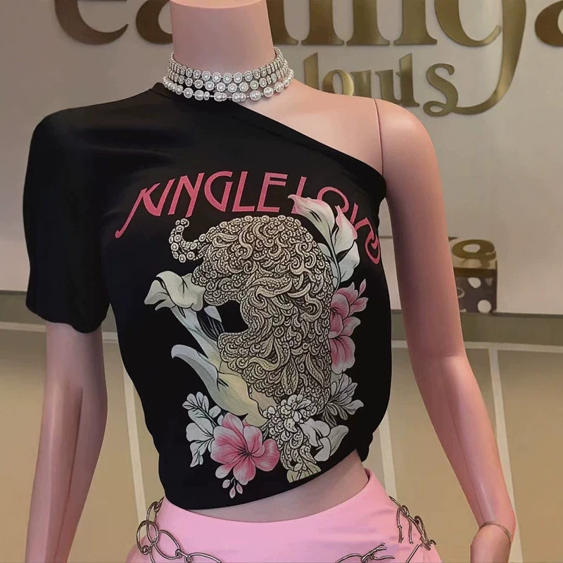 European and American African-Style Spicy Girl Off-Shoulder T-Shirt, Vintage Lion and Floral Print, Slim Fit, Cropped, Versatile Top European and American African-Style Spicy Girl Off-Shoulder T-Shirt, Vintage Lion and Floral Print, Slim Fit, Cropped, Versatile Top