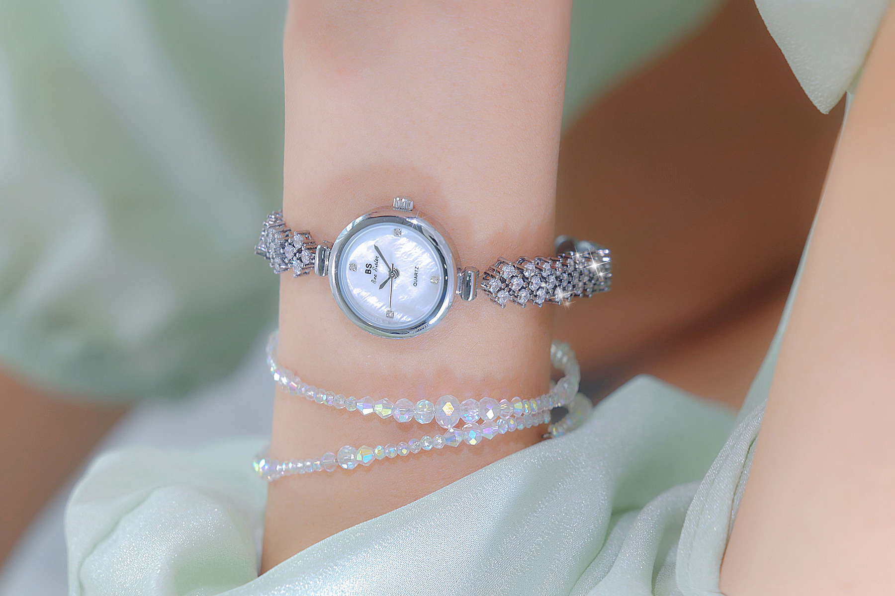 35g Weight Tempered Glass Mirror Material Alloy Strap Material Watch Classification Pointer Display Type Jewelry Buckle Buckle Style Round Dial Shape Holiday, Daily Occasion Quartz Movement Solid Color Pattern All Seasons Season Women's Gender Retro, Classic Style Style Retro Classic Style Solid Color Jewelry Buckle Quartz Watch 14