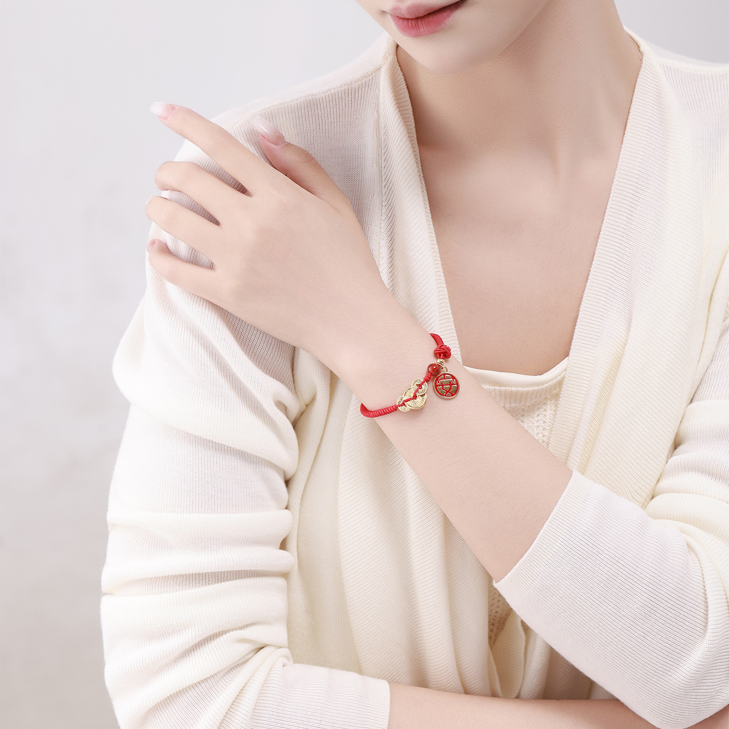 Xuping tejido a mano de la geometría redonda bordilla pulsera de cuerda roja simple lujoso temperamento de alta sensación de joyería del año del caballo mujer