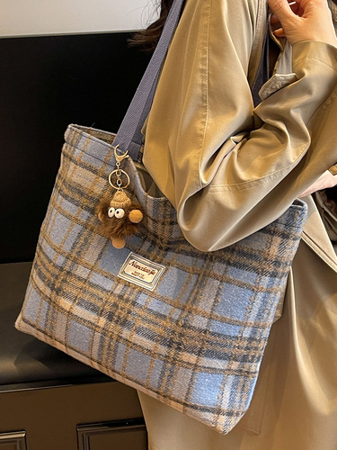 Large-capacity commuting grid bag 2024 new autumn winter woolen grid single-shoulder bag with a sense of elegance versatile tote bag