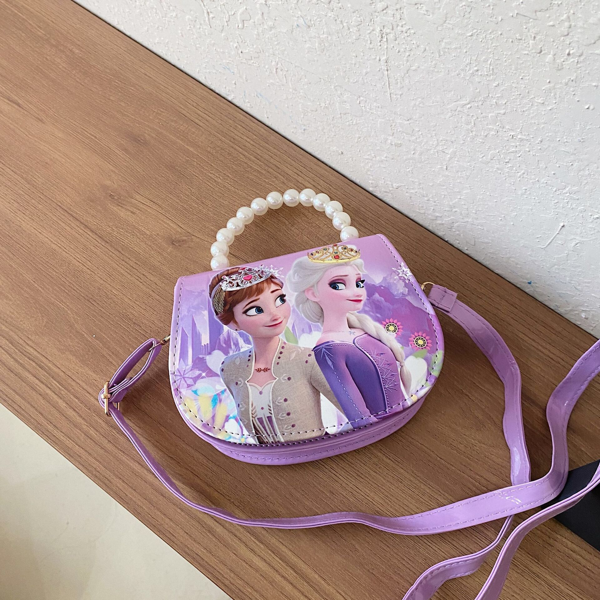 2024 nueva bolsa de hombro para niños princesa Elsa dibujos animados Yue Gui perro coreano nicho perla bolsa de mano inclinada