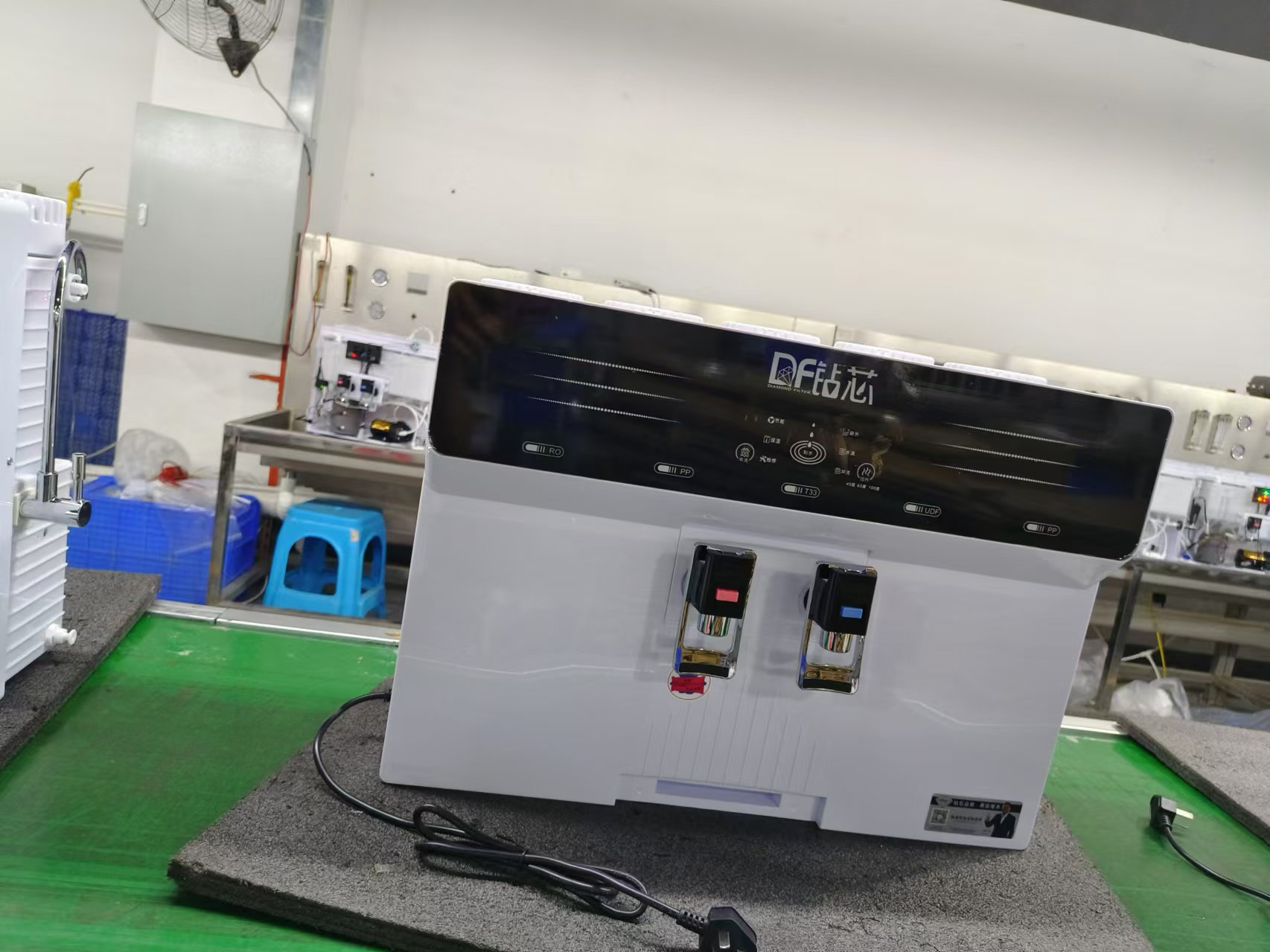 Máquina integrada de perforación y calentamiento de núcleos (8 pulgadas) blanca