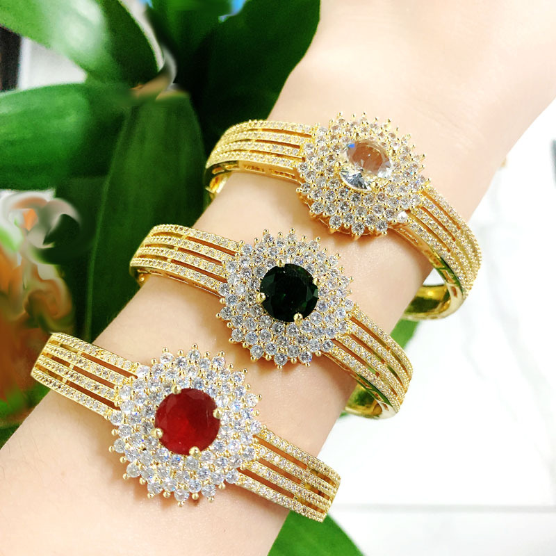 Fashion Geometric Zircon Refined Bracelet For Women display picture 1