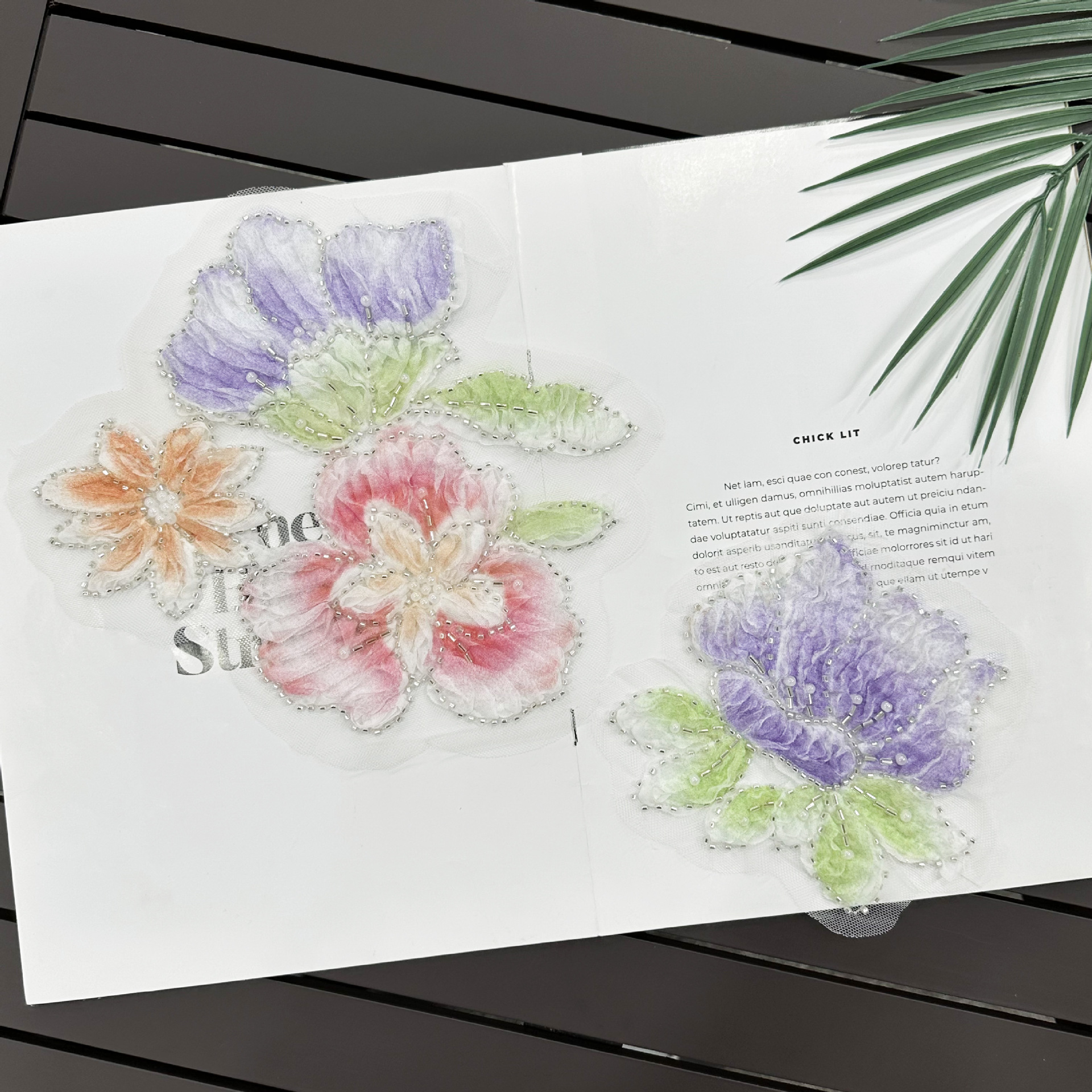 26 primavera y verano nuevo hilo de malla sequinilla bordado DIY tela teñida pegada flor de pecho decoración de moda accesorios de ropa de mujer
