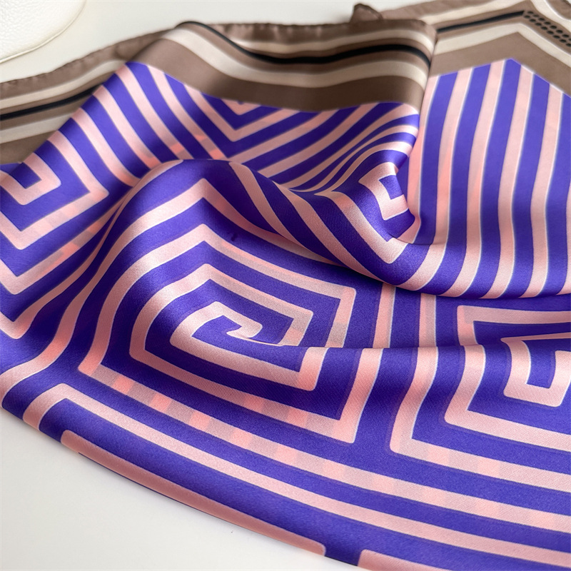 Pañuelo cuadrado de seda para mujer estampado laberinto minimal_voghion.com