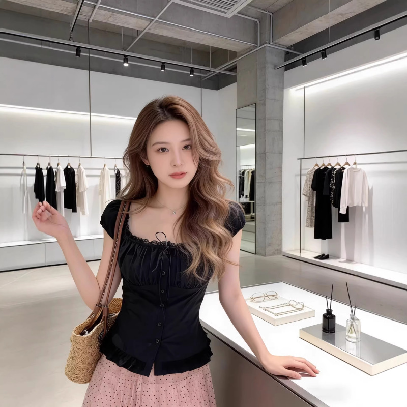 French-Style Unique and Beautiful Lace Patchwork Ruffle Top for Women, Niche Design, Off-Shoulder Short Shirt for Summer