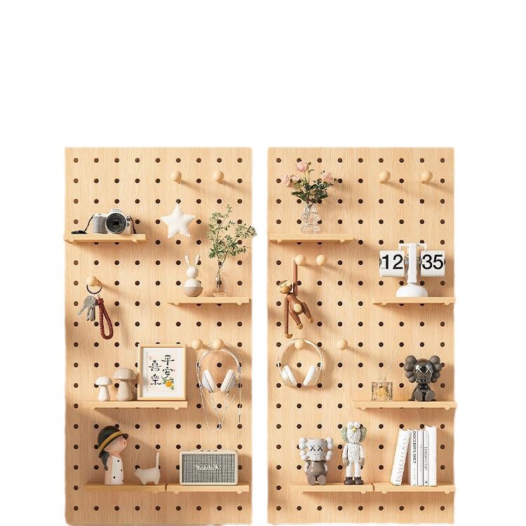 木の穴の板の北欧の壁の仕切りの棚の装飾の階の板は家に入れて木の玄関の収納棚の展示棚に入ります。