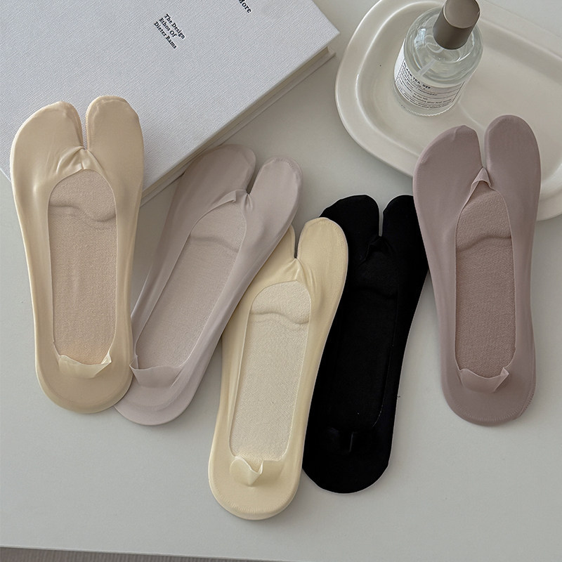 Two-Toe Socks for Women, Low-Cut Ice Silk Invisible Socks, Split-Toe Non-Slip No-Show Short Socks, Two-Finger Socks Two-Toe Socks for Women, Low-Cut Ice Silk Invisible Socks, Split-Toe Non-Slip No-Show Short Socks, Two-Finger Socks