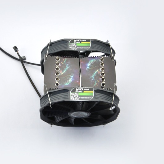 CPU cooler efficiently dissipates heat