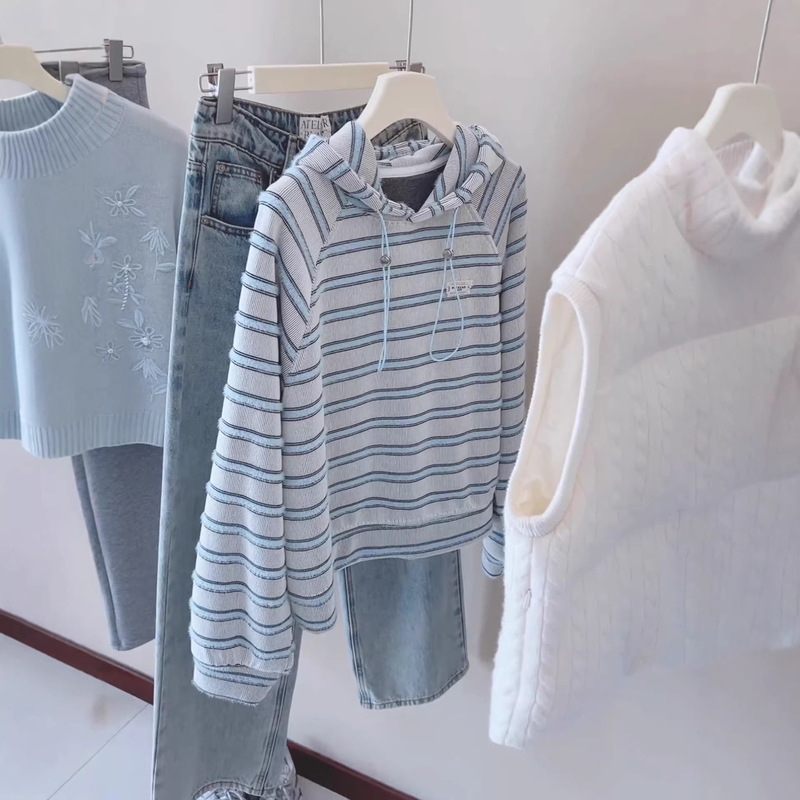 Blue-Gray Striped Hooded Long-Sleeve Sweatshirt for Women, 2026 Autumn New Style, High-End Feel, Loose Fit, Slimming, Versatile Top