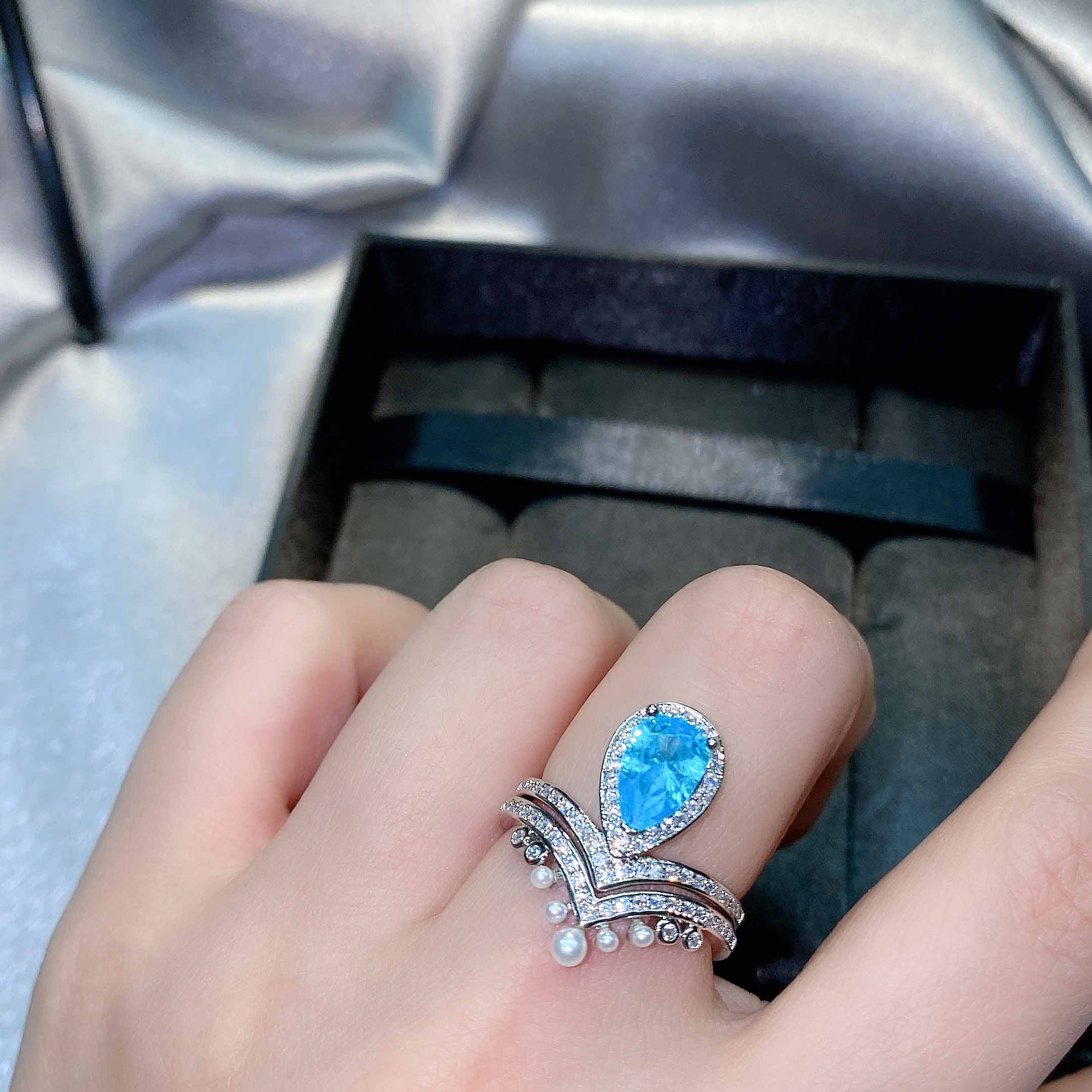 Tik Tok Live Stream Popular Imitation Natural Aquamarine Crown Diamond Ring Advanced Design Pearl Colored Gems Stacked Ring Female display picture 1