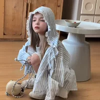 Детская летняя одежда для защиты от солнца 2025 года, тонкая полосатая куртка с капюшоном для девочек, кружевная полосатая рубашка для малышек