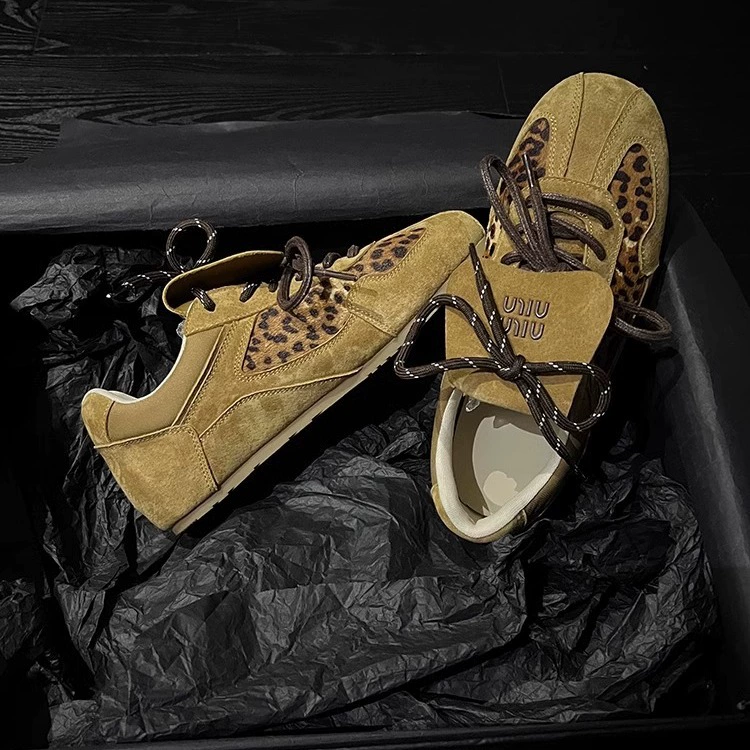 Нисичный дизайн чувствует себя выше в леопардовом, немецкая тренировка обувь женская 2024 новая ретро-дикая повседневная спортивная обувь