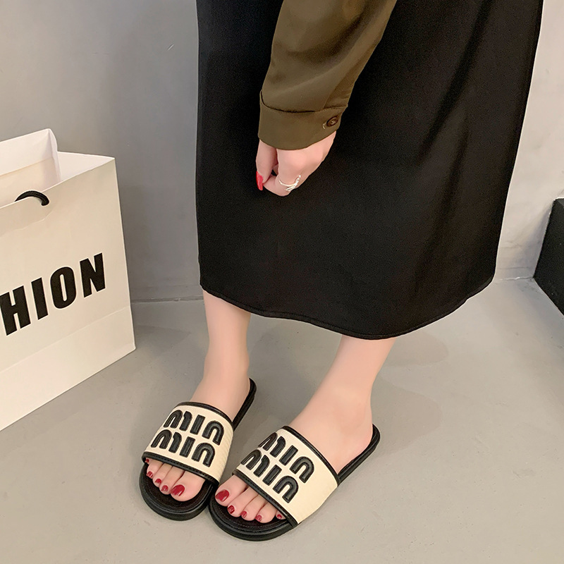 Zapatillas de playa para mujeres nuevas zapatillas frías de moda para mujeres zapatillas de verano