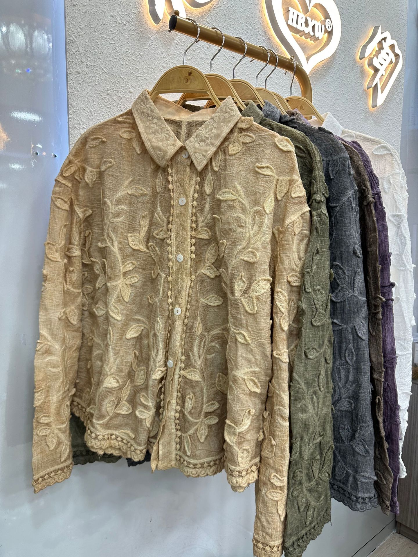 French-style Romantic And Exquisite Three-dimensional Jacquard Collared Shirt For Women, 2025 Spring New Loose Vintage_ecoleips.com