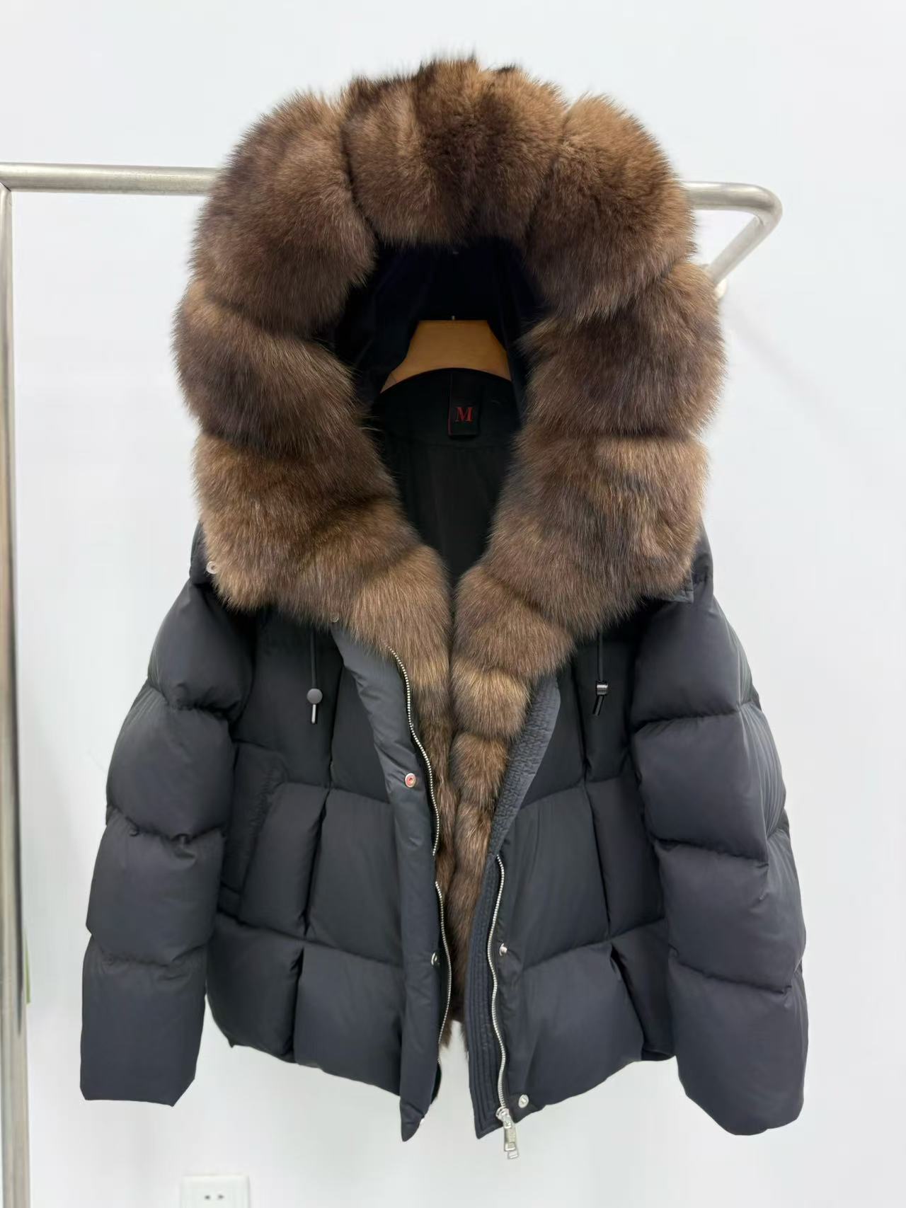 검은색