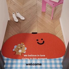 アニメアップルの玄関はドアの床に入って、泥をこすって土をこすります。