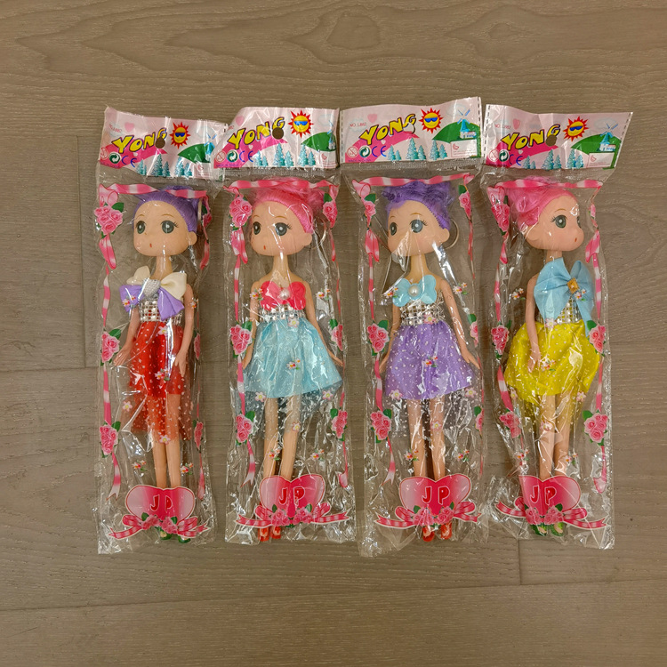 Nuevo estilo coreano 26cm niña juguete Yi Tian Barbie muñeca llavero pastel confundido muñeca colgante