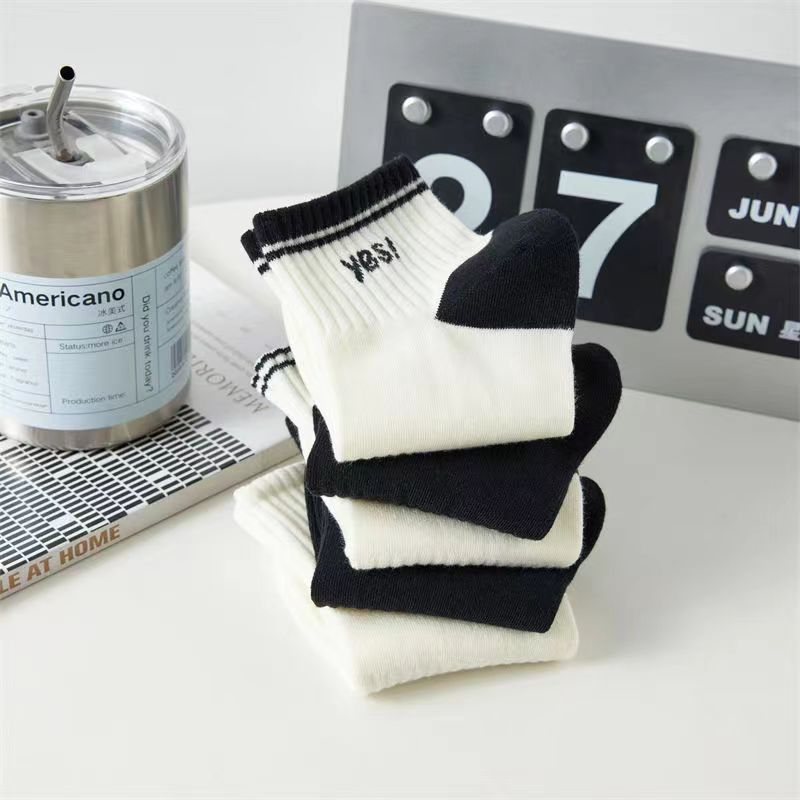 Nuevos Calcetines Mujer blanco y negro calle moda estudiantes primavera y verano delgada suave transpirable calcetines de corte bajo barco Calcetines Zhuji Calcetines