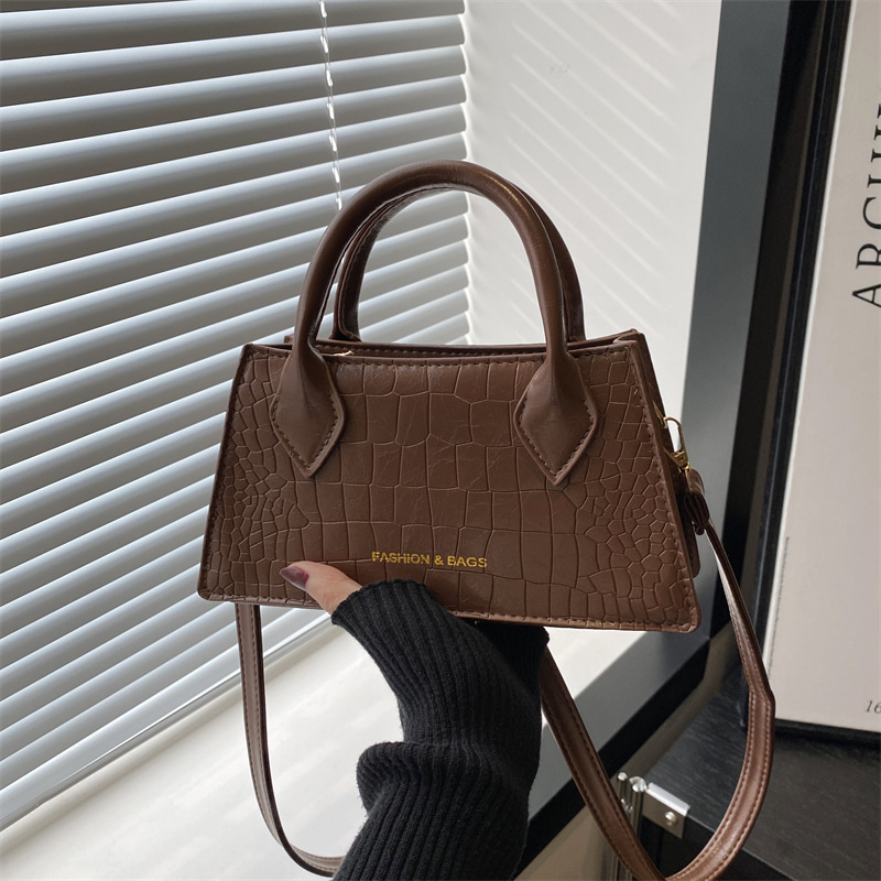 2025 nuevo bolso de mensajero casual ins textura retro simple estilo occidental pequeño bolso de mano de color sólido de moda
