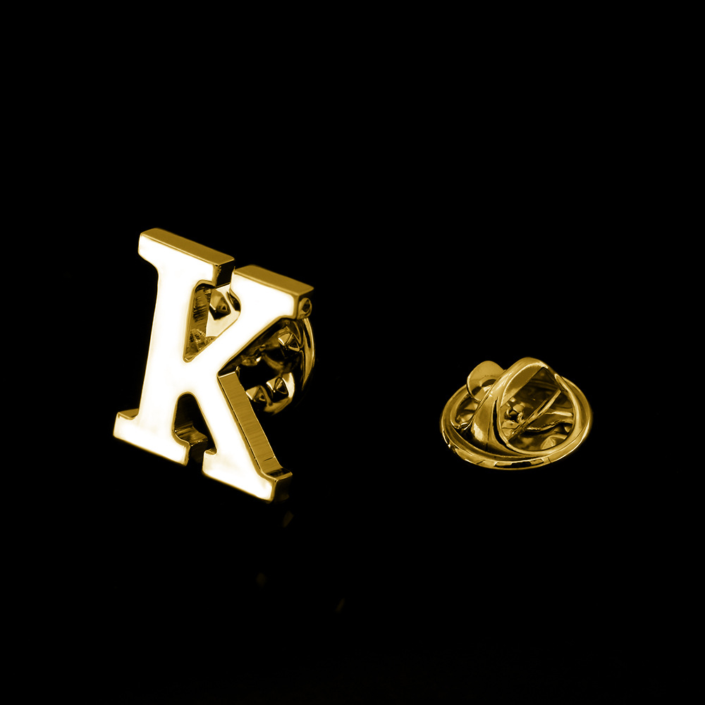 [Cobre puro de doble capa de galvanoplastia sin inventario] Joyería de los hombres de moda 26 letras broche collar pin insignia al por mayor