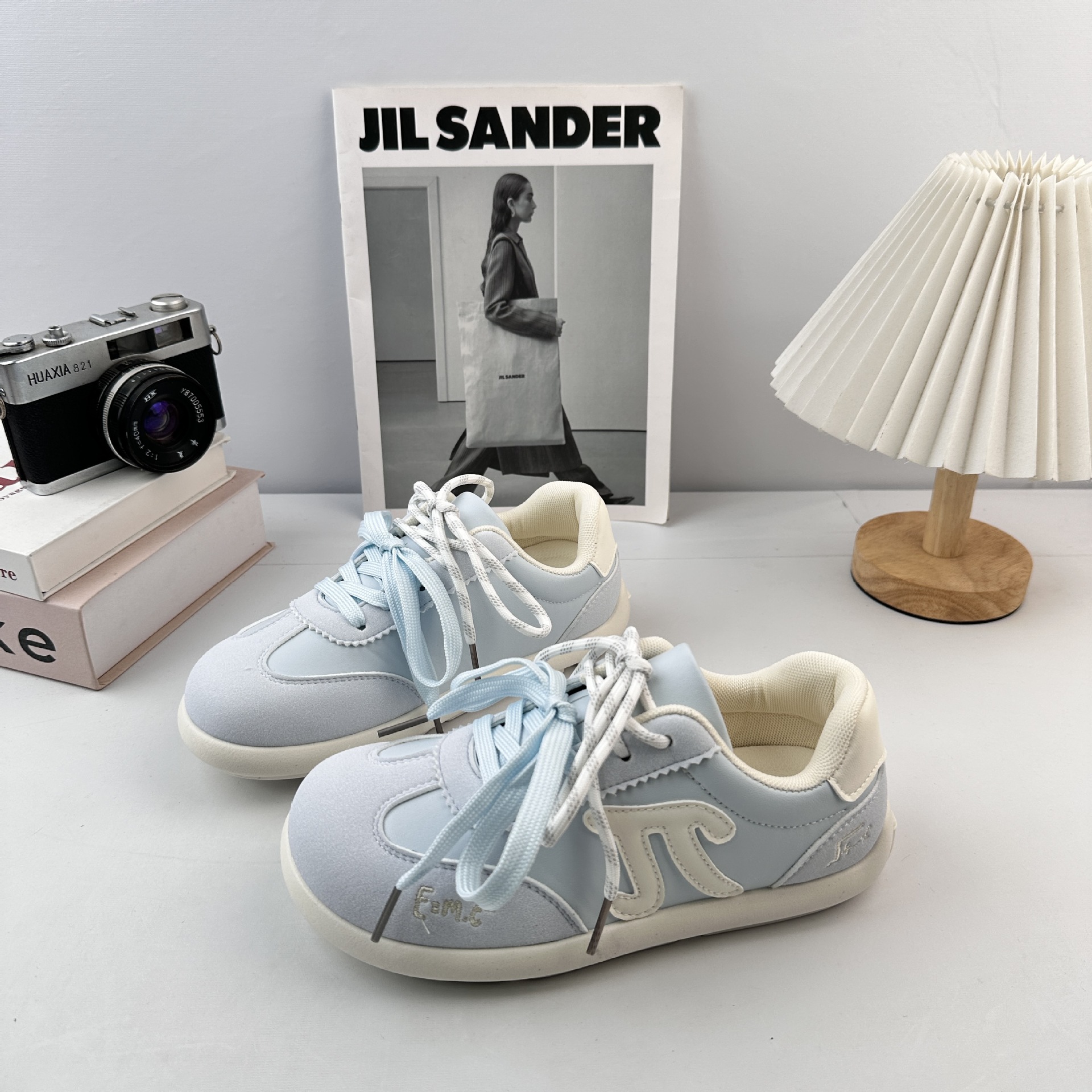 Yuanbo ligero zapatos de entrenamiento de Alemania para mujeres 2025 otoño nuevo estilo versátil coreano zapatos de lona para mujeres zapatos de skate casuales