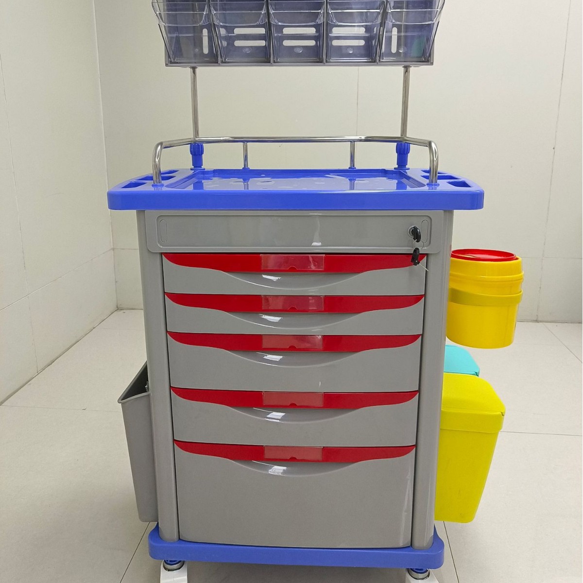 Vehículo de rescate médico de alta calidad engrosado ABS vehículo de infusión multifuncional de entrega de medicamentos gran tamaño vehículo de tratamiento