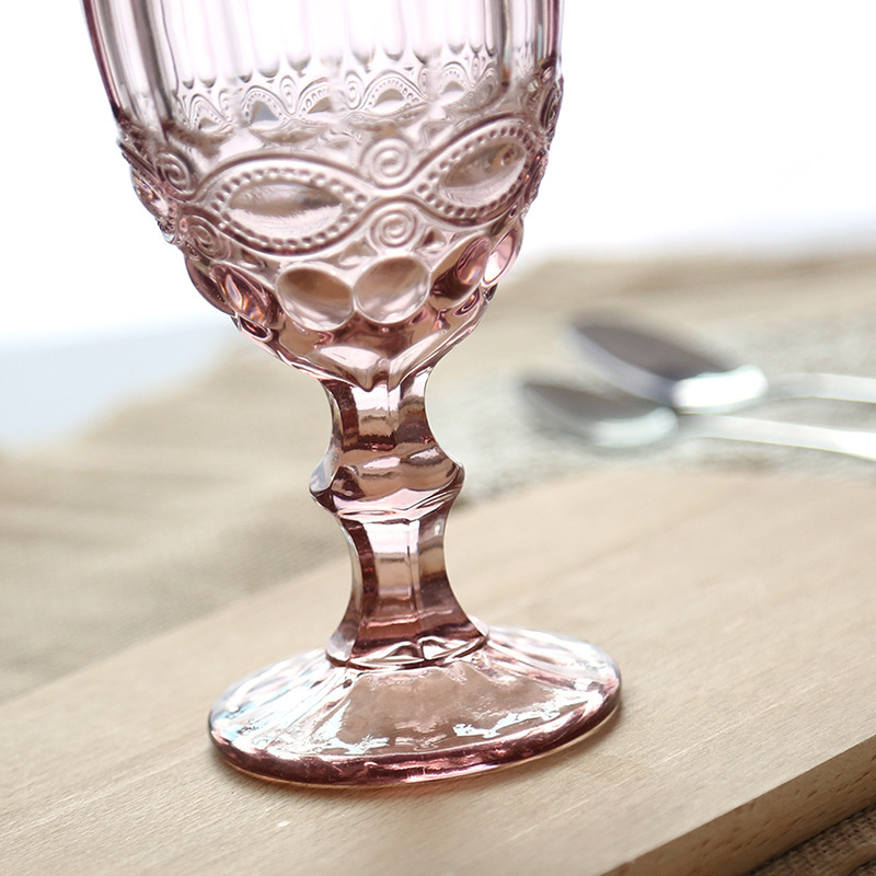 Gran por mayor transfronterizo vasos de vino en relieve europeos tazas de vidrio de colores tazas de bebida de jugo de frutas espesadas tazas de leche de boda tazas de pies altos