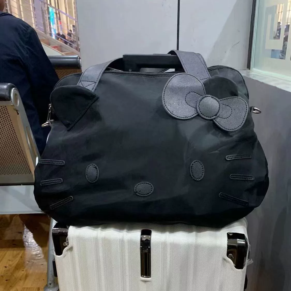 Handheld capacious travel bag, shoulder bag, suitcase
