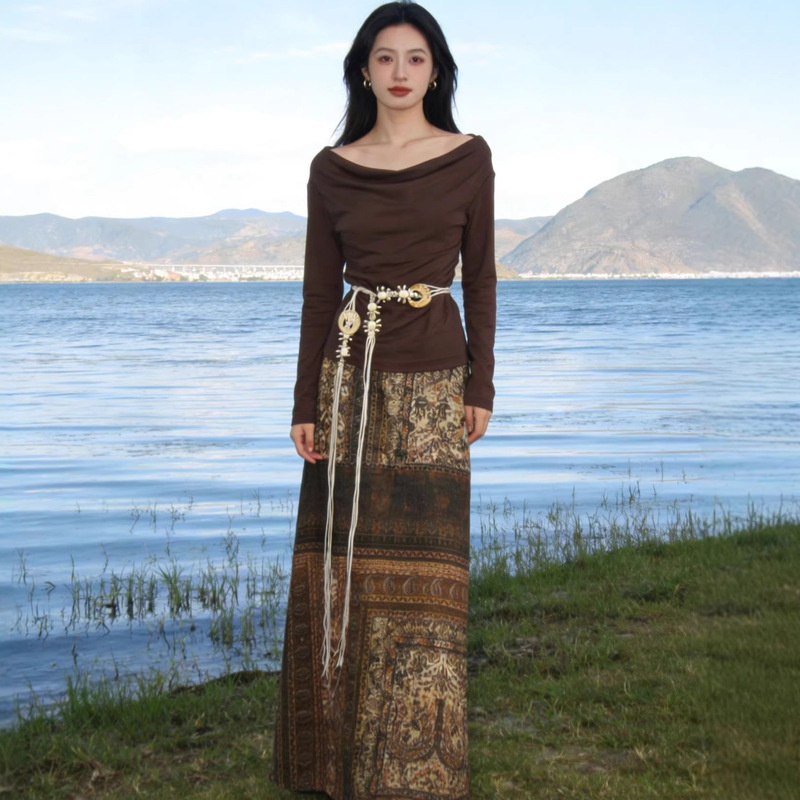 Travel Outfit: Retro Ethnic Style Suit Skirt for Women, Stunning One-Shoulder T-Shirt, Bohemian Skirt Two-Piece Set Travel Outfit: Retro Ethnic Style Suit Skirt for Women, Stunning One-Shoulder T-Shirt, Bohemian Skirt Two-Piece Set