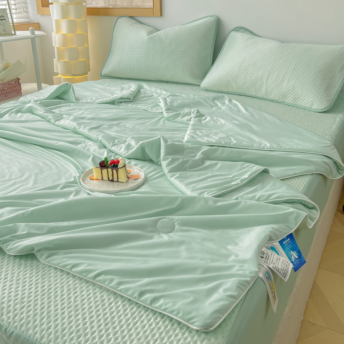 Tipo A Colcha de aire acondicionado de seda fresca Colcha fresca de verano Juego de cuatro piezas Dormitorio de estudiantes individuales de verano Colcha de verano de seda de hielo que se puede lavar a máquina